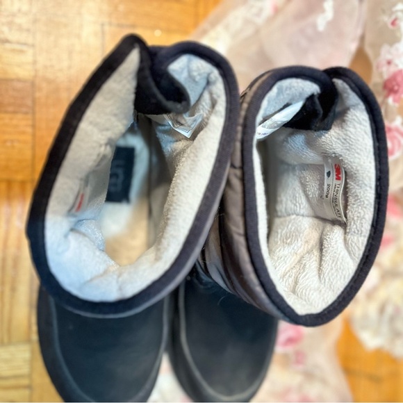 UGG Black Winter Boots - Picture 12 of 15